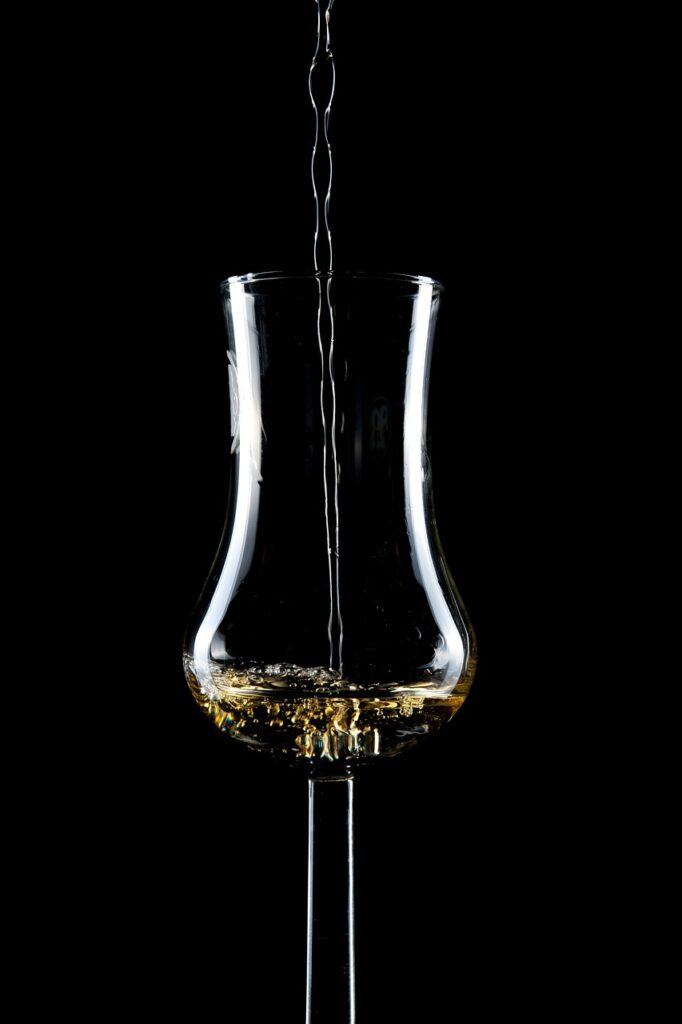 glass, schnapps, alcohol-4750154.jpg